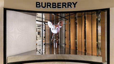 7ps of burberry|Mastering Luxury: Burberry Marketing Strategies & Marketing Mix.